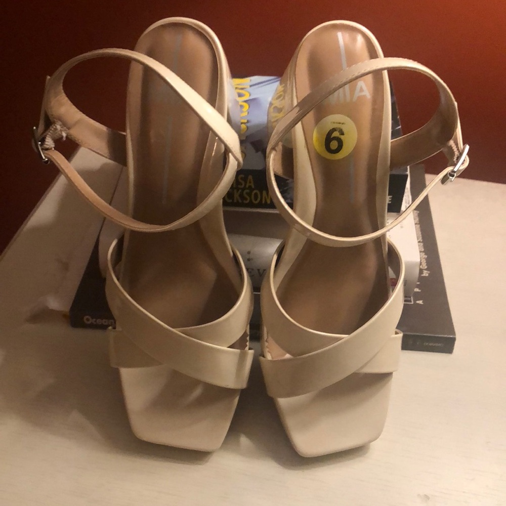 Mia off white/beige sandals.!